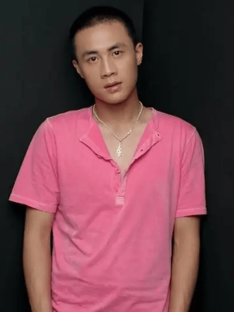 慢慢的,杜淳也喜欢上了表演,也是从那时候开始,当演员,就成了杜淳长大