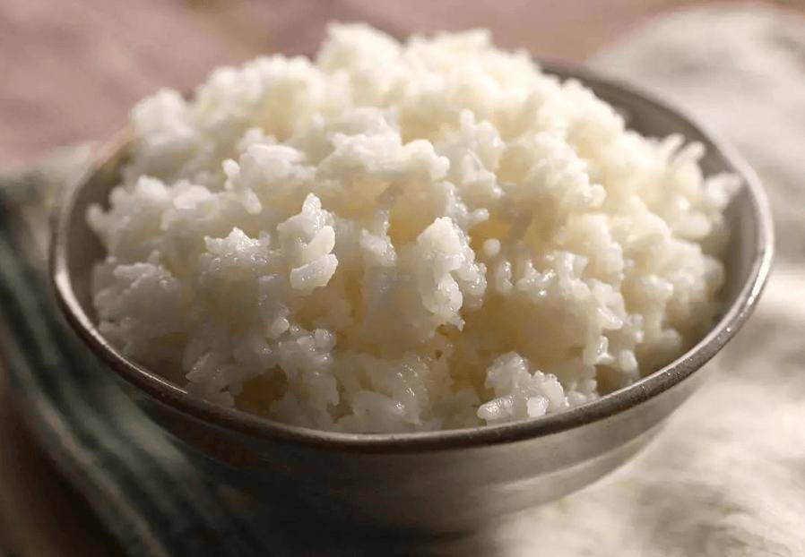 长期吃冷的米饭,不仅能降低血糖,还有养胃的作用?医生说出实话