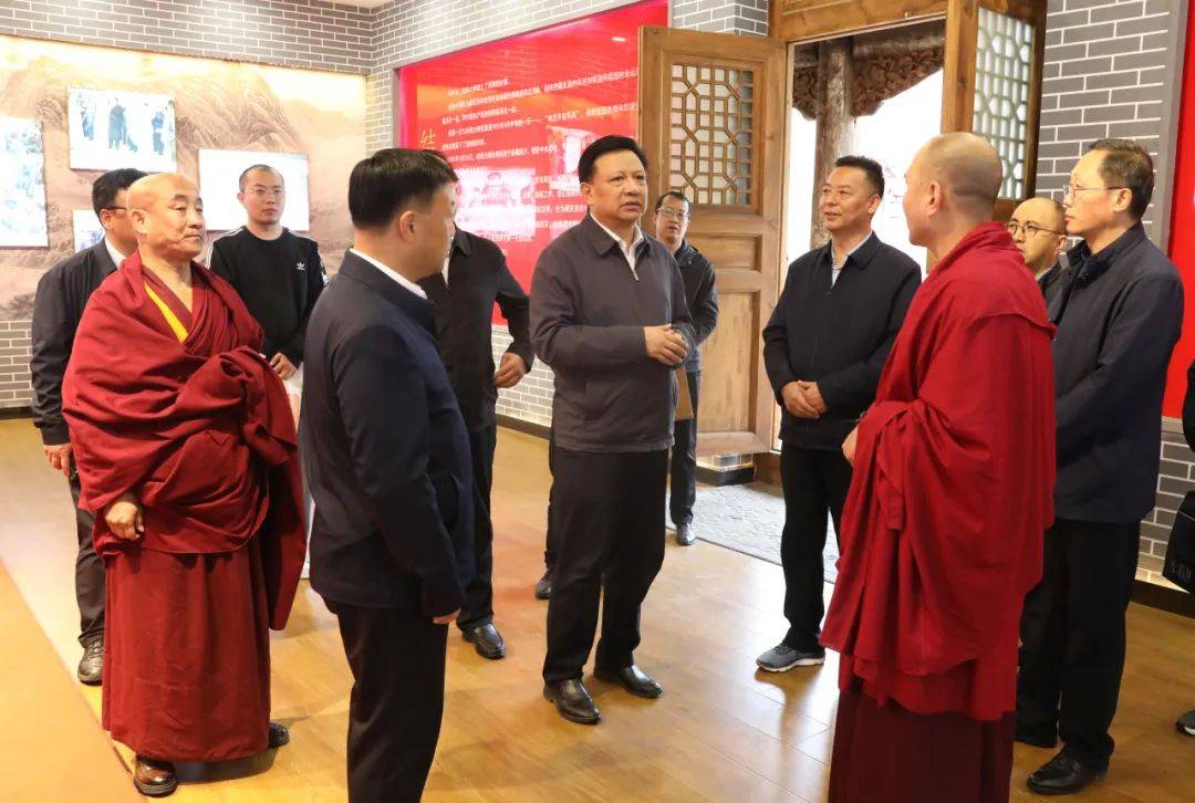 班果来到金塔寺,宏觉寺,班禅驻西宁办事处,大佛寺调研,详细了解铸牢
