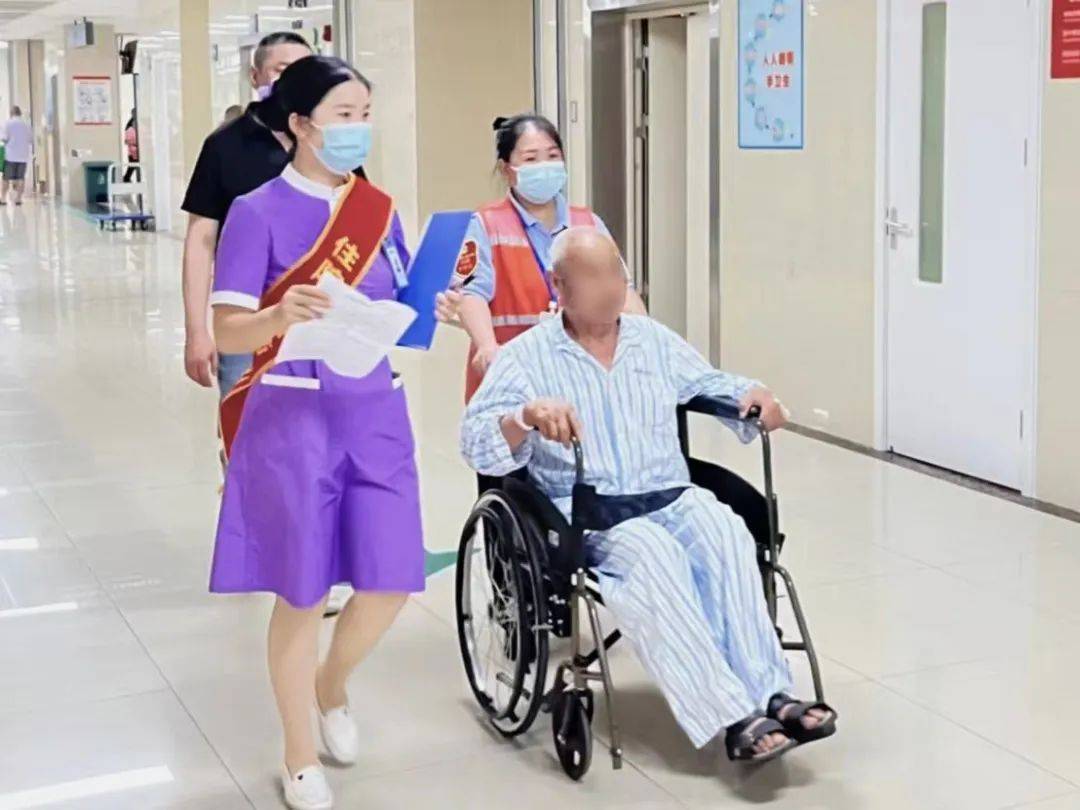 包含友谊医院住院办理陪诊挂号老人体检全程引导，安稳完成检查的词条