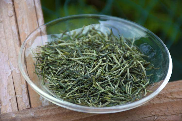 你有"嚼茶叶"的习惯吗?医生提示:坚持嚼绿茶,能预防3种疾病