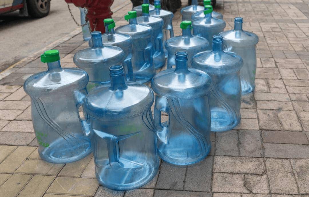 长期自己烧水喝和经常买桶装水喝,哪种更健康?答案出乎意料!