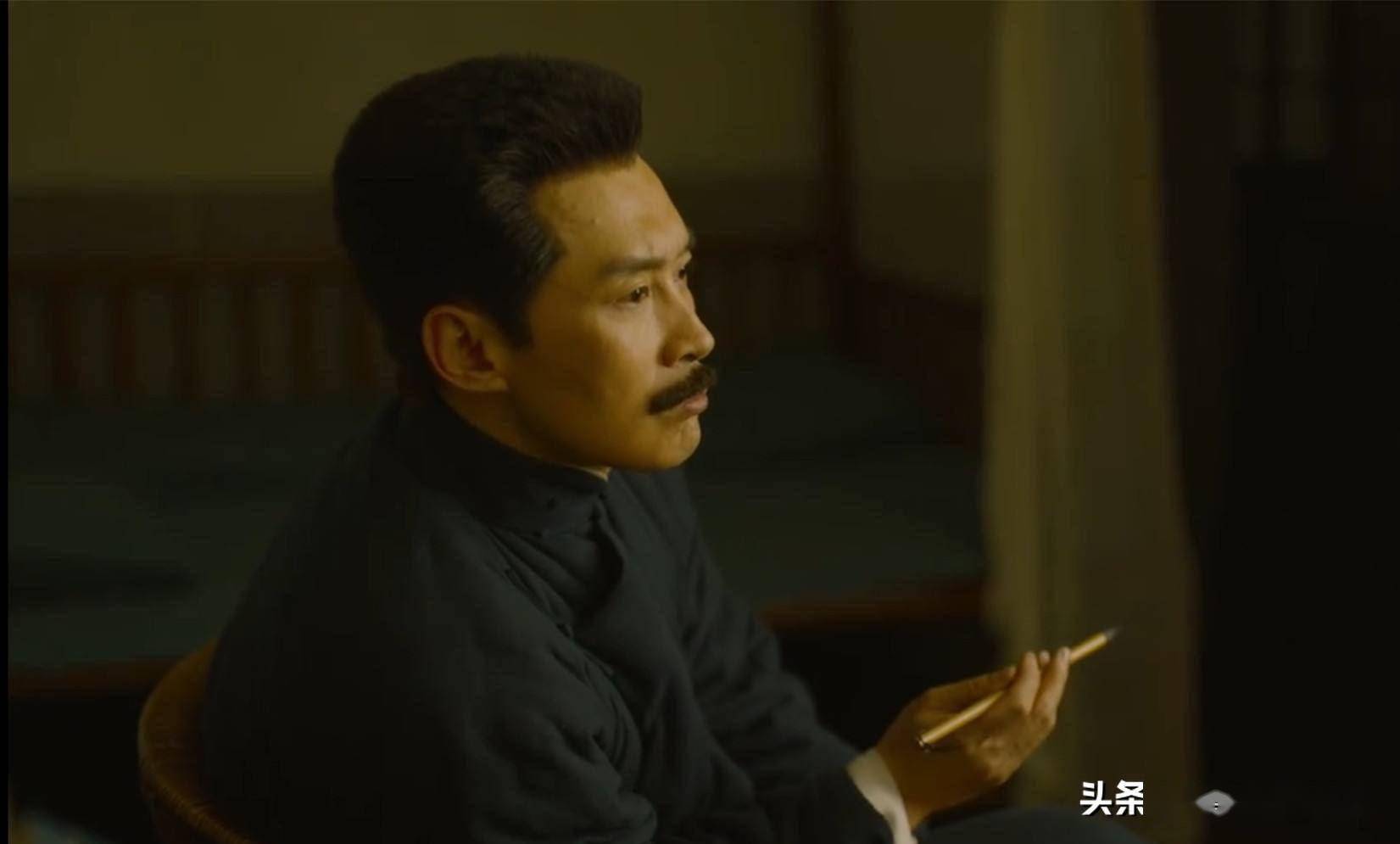 而他和《觉醒年代》可谓是相互成就,演完鲁迅这个角色基本宣告了演员