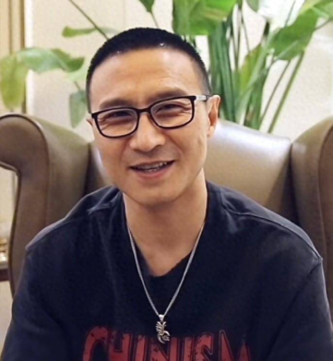 吃瓜！汪峰疑似新恋情被曝光，相差19岁，新女友的身份不简单！