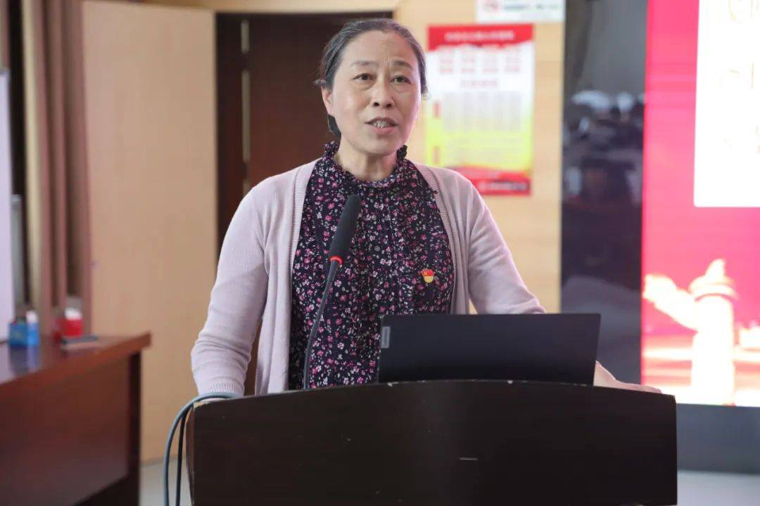 5月13日,我校召开"5·10"思廉日专题会议,会上学校党委书记王笑梅给