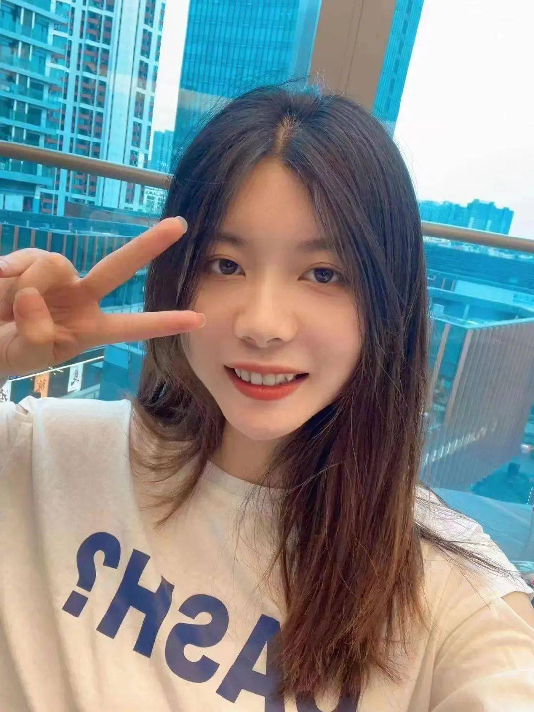 【杭州相亲1805】97年杭州mm皮肤白皙,家中独女,已有