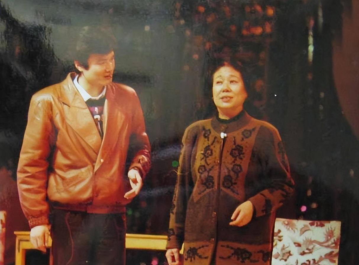 父亲是导演,母亲是老戏骨,61岁无儿无女,遗憾没让母亲当奶奶_孙松