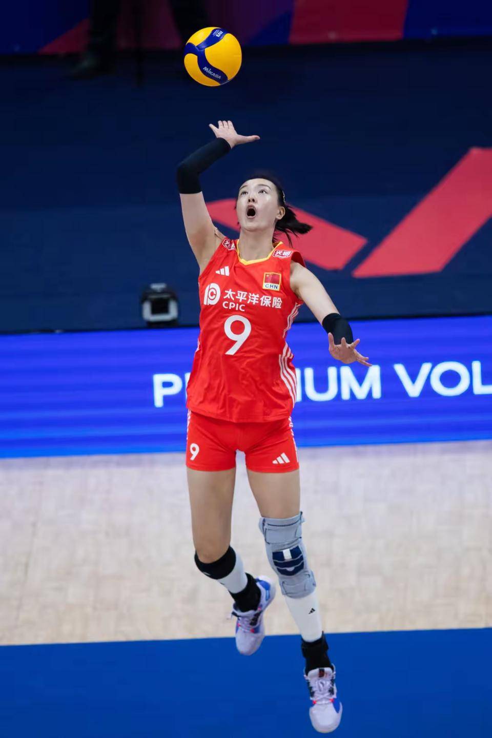 张常宁时隔3年再为中国女排出战,发球,防守两大看家本领仍在