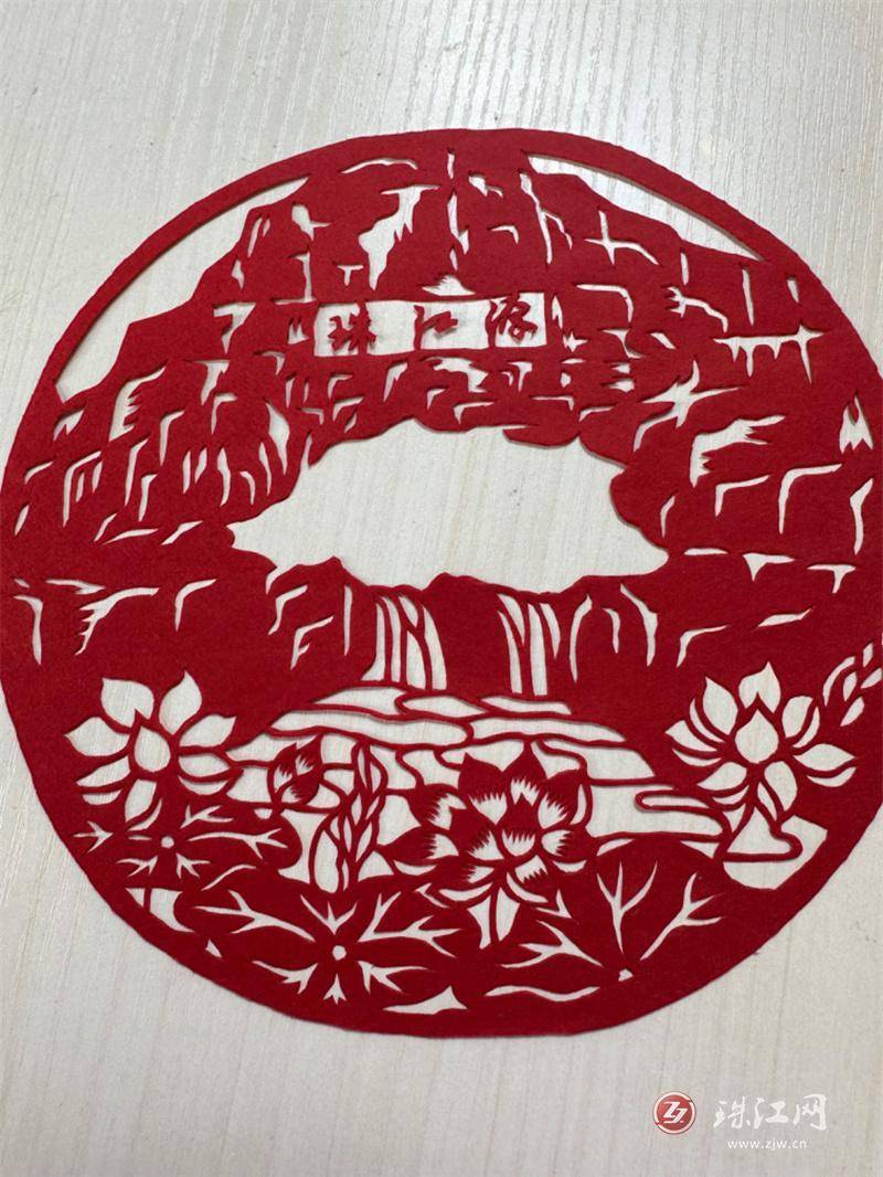 沾益区老年大学"非遗课"传人间之大美 启智慧之灵性_剪纸_文化_传统