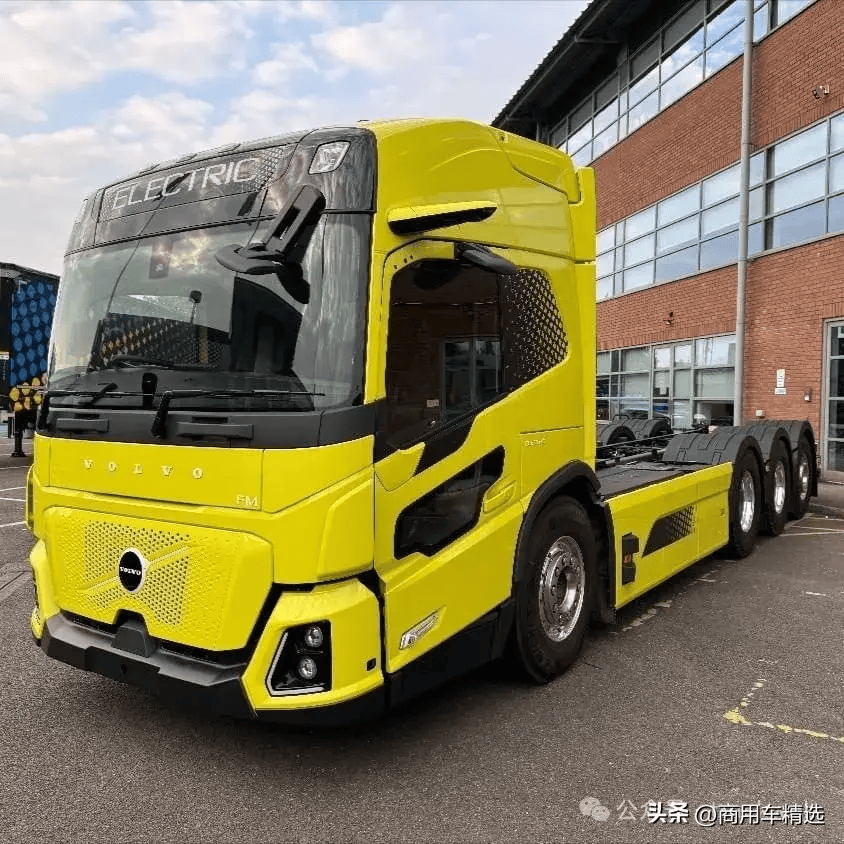 根据沃尔沃卡车英国社交媒体的说法,这辆沃尔沃纯电动fm低入口8x4底盘