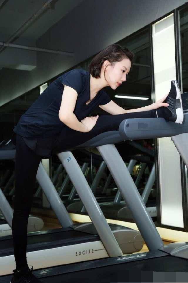 运动员穿瑜伽裤才能凸显美感,粗壮的双腿才是强大动力的来源!