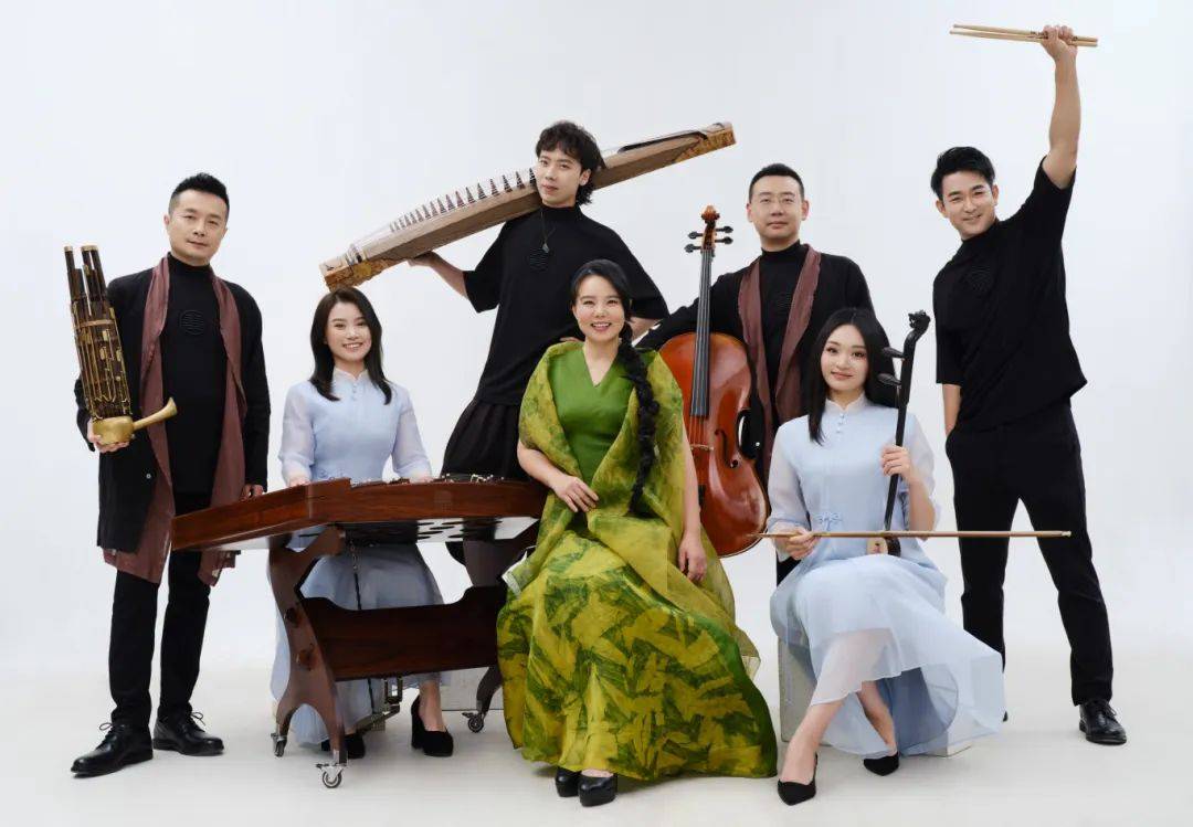 龚琳娜乐队乐队以演奏,传播新艺术音乐风格的中国音乐为宗旨,力图通过