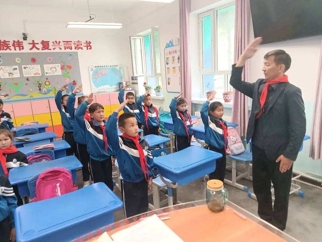 争做新时代好队员一富蕴县库尔特乡牧业寄宿制学校队前教育主题活动