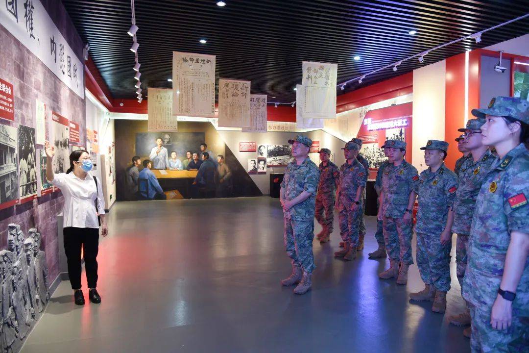 海南省军区组织2024年度专武干部集训队开展爱国主义教育