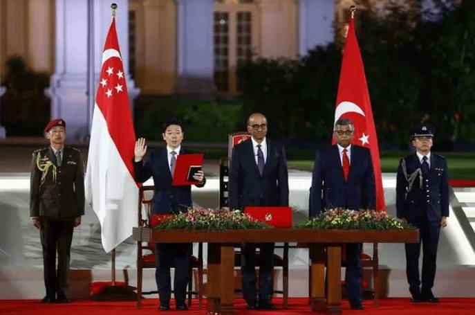 新加坡新老总理交接,黄循财宣誓就任新加坡总理,潮州人王瑞杰任副总理