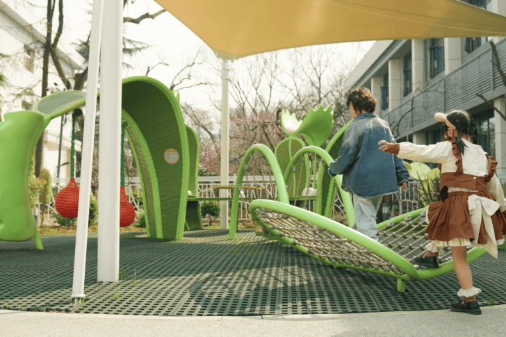 除此之外,场地还增加了各种配套内容,如餐厅,绿拇指魔法屋,波比小火车