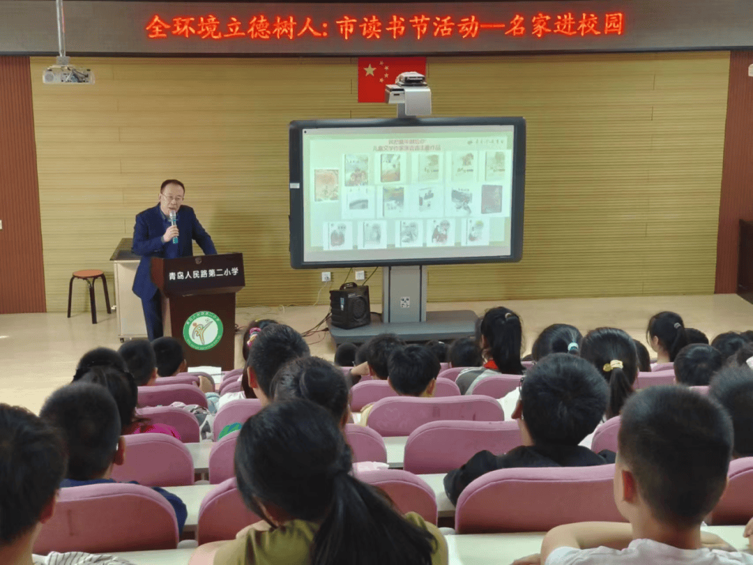 互动讲座张吉宙老师和蔼可亲,风趣幽默,用贴近学生的语言与大家畅聊