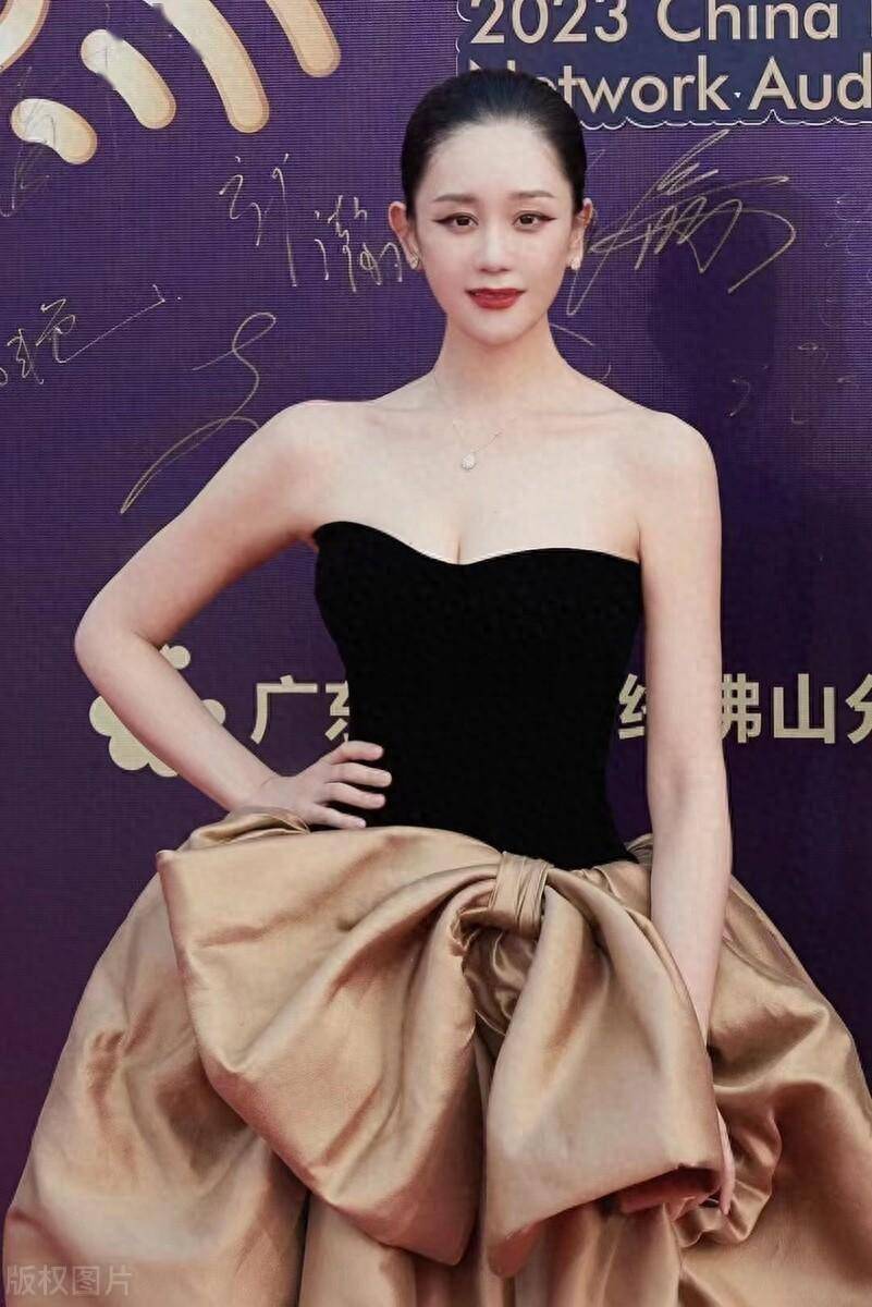 赞海陆的魅力身材,她真的美呆了