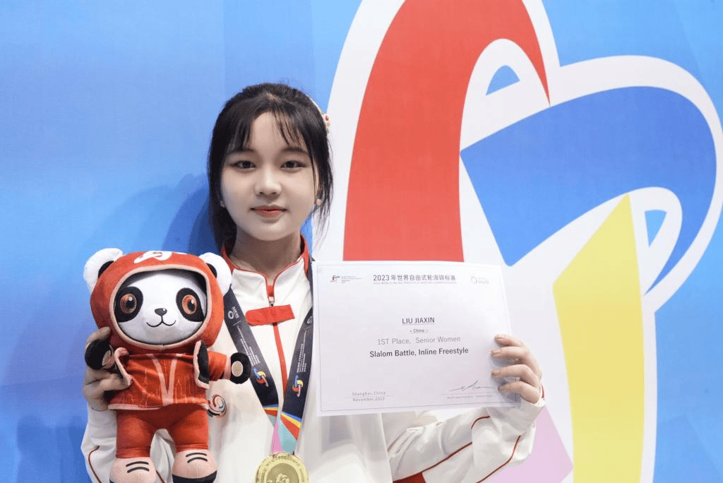 在四川外国语大学,问及2022级中国语言文化学院学生刘佳欣时,师生们