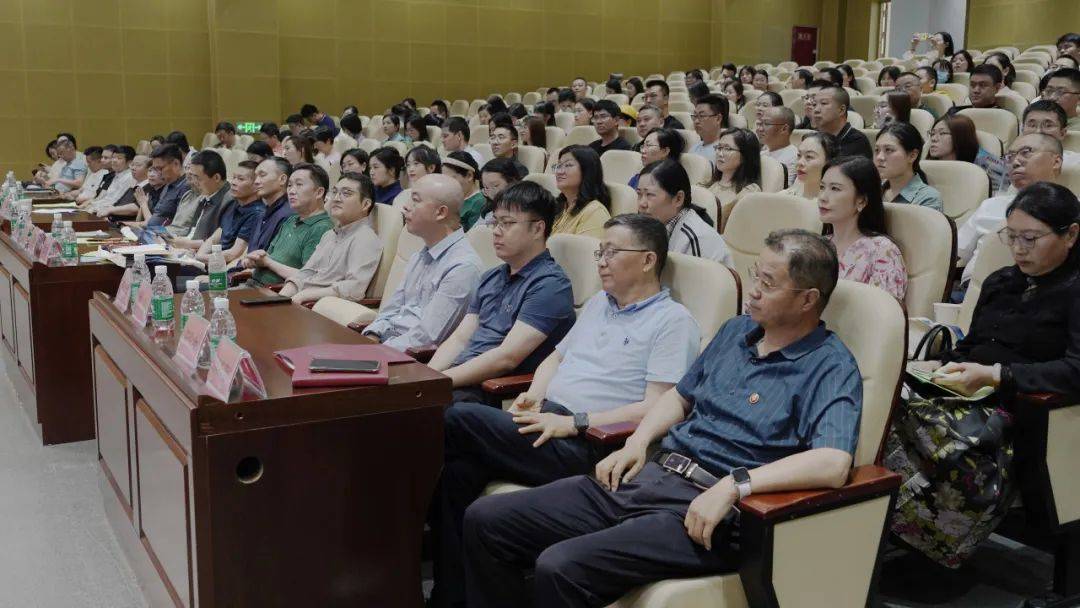 四川省"校园欺凌综合治理"专题研讨会在中和中学成功举办