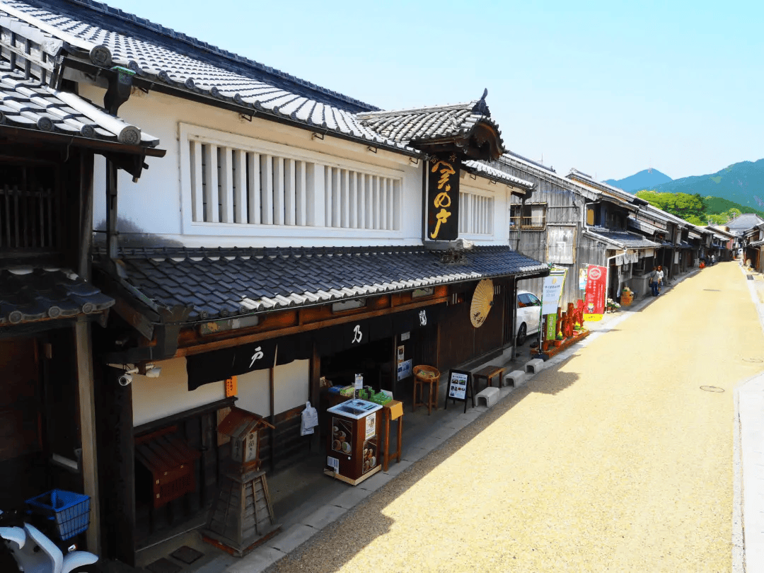 的称呼起源于平安时代中期,当时爱发关所被废止,取而代之的是逢坂关所