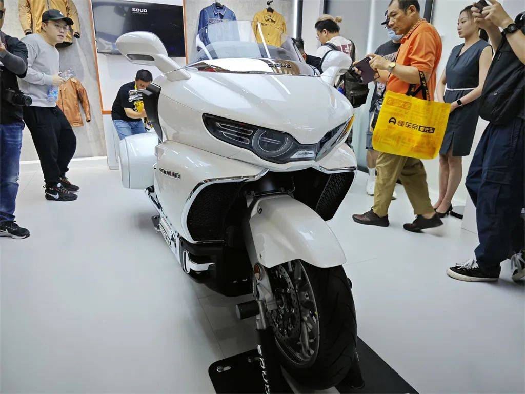 北京摩展丨出道即是"天花板"——长城灵魂超豪华旅行摩托车正式发布