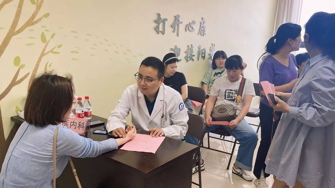 东阳市妇幼保健院义诊活动火爆交投集团!