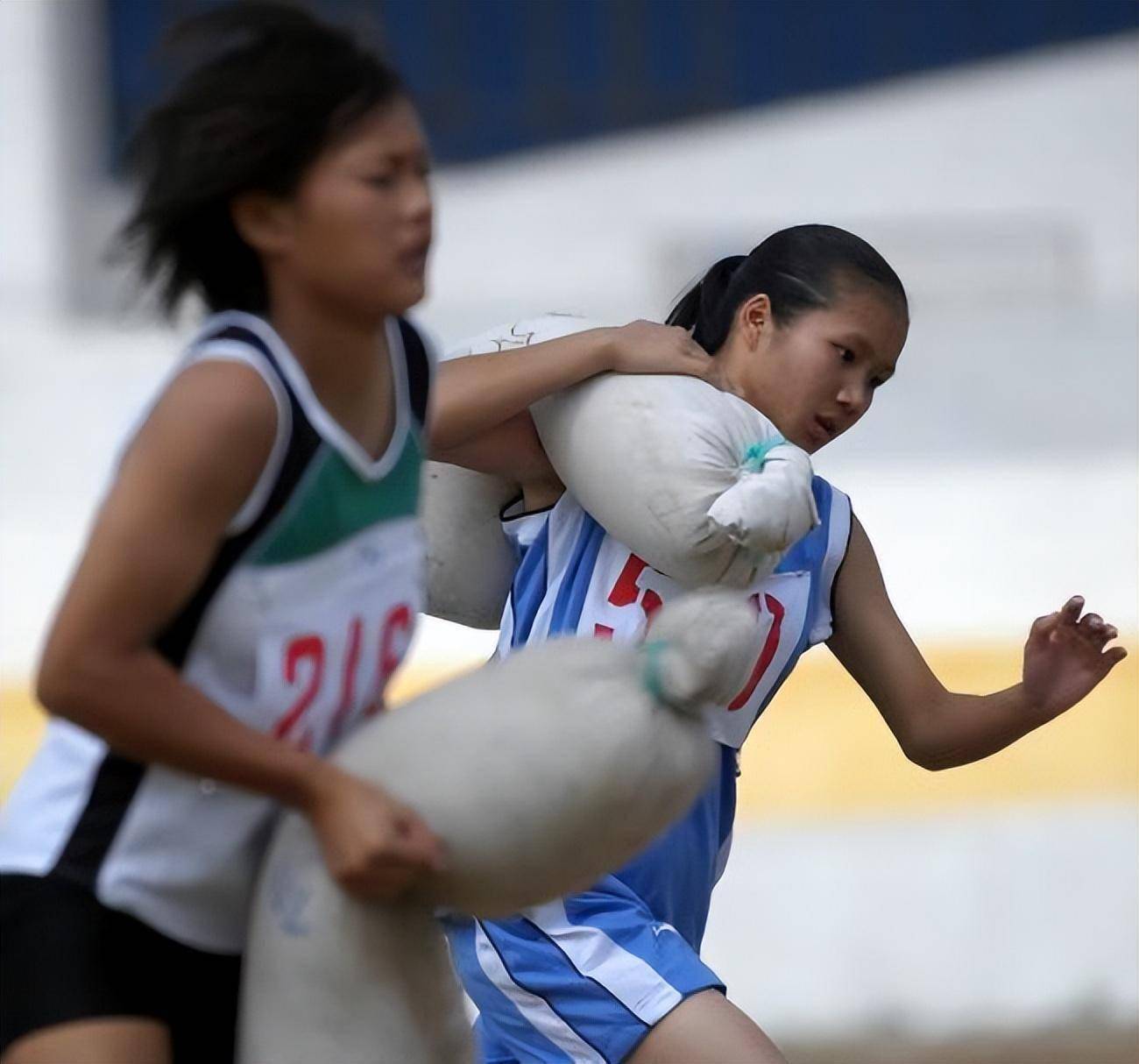 马家军教练马俊仁:跌下神坛后养狗赚千万,如今80高龄风采依旧