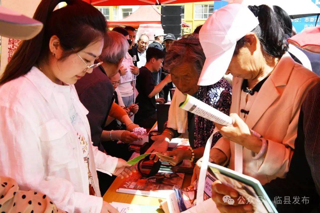 城庄镇党委书记赵志宝做了表态发言,市直有关部门,单位,企业向临县