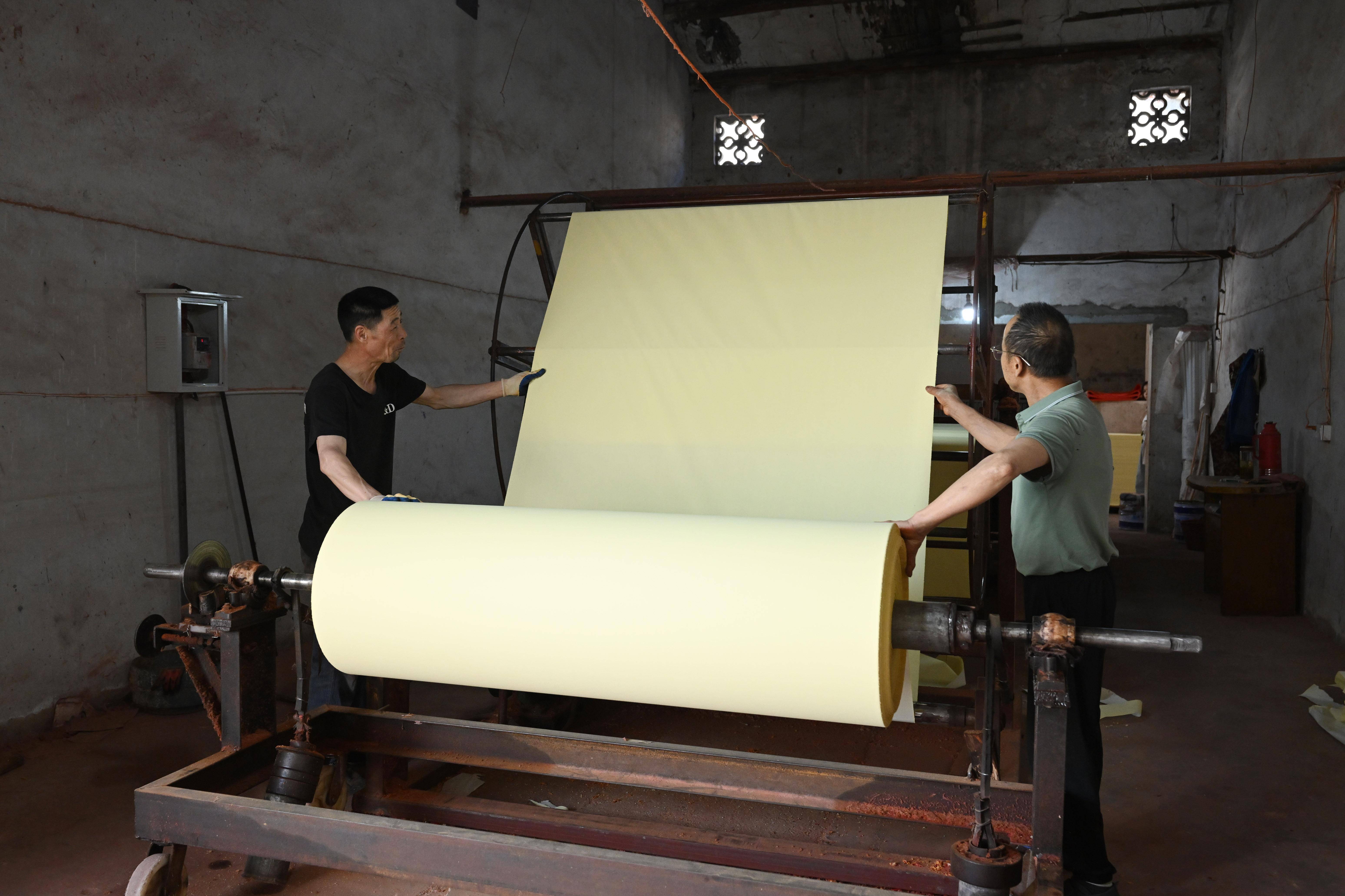 新华全媒 ·小镇有非遗丨非遗宣纸焕新生