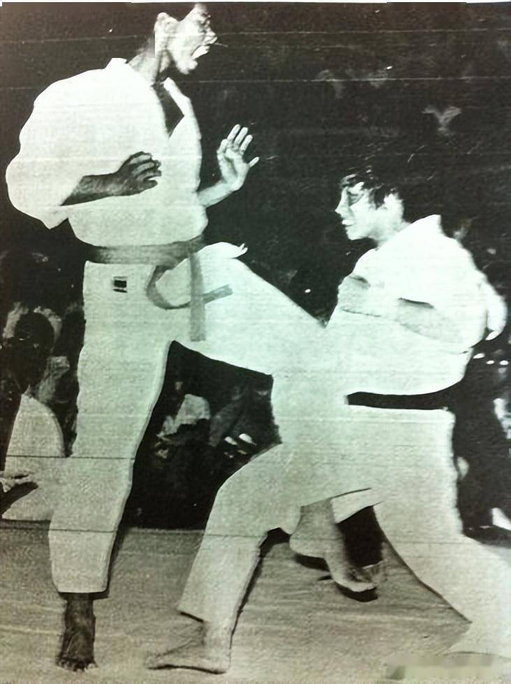 可在那时梁小龙自己已经有了一定自己的思想,在他的心中对