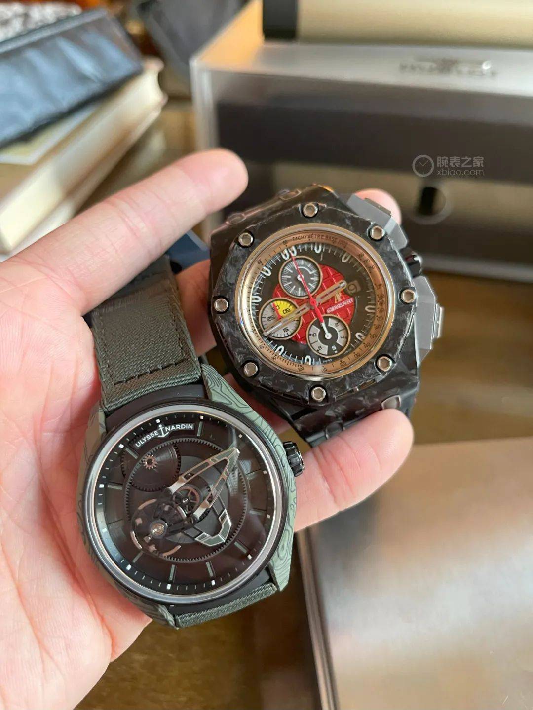 很多表友都说表面花纹像大马士革钢的纹理,但我觉得还是更像森林迷彩