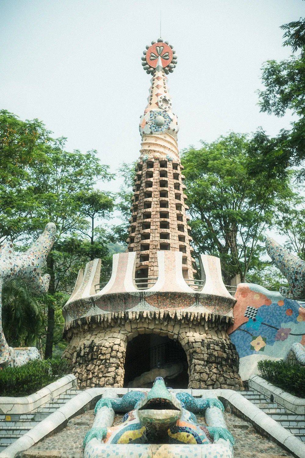 海山公园艺术塔梧桐亭地址为爱人遮风挡雨它也是山谷中的大白伞我们一