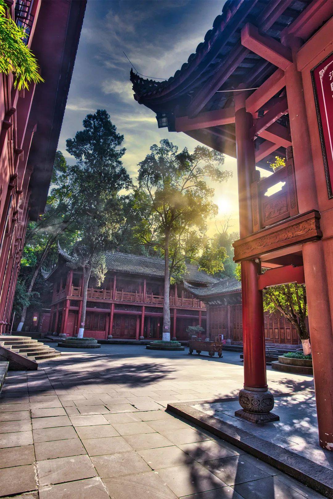 中国旅游日丨畅游凌云,这些景点不容错过!_乐山大佛_三江汇流_山顶