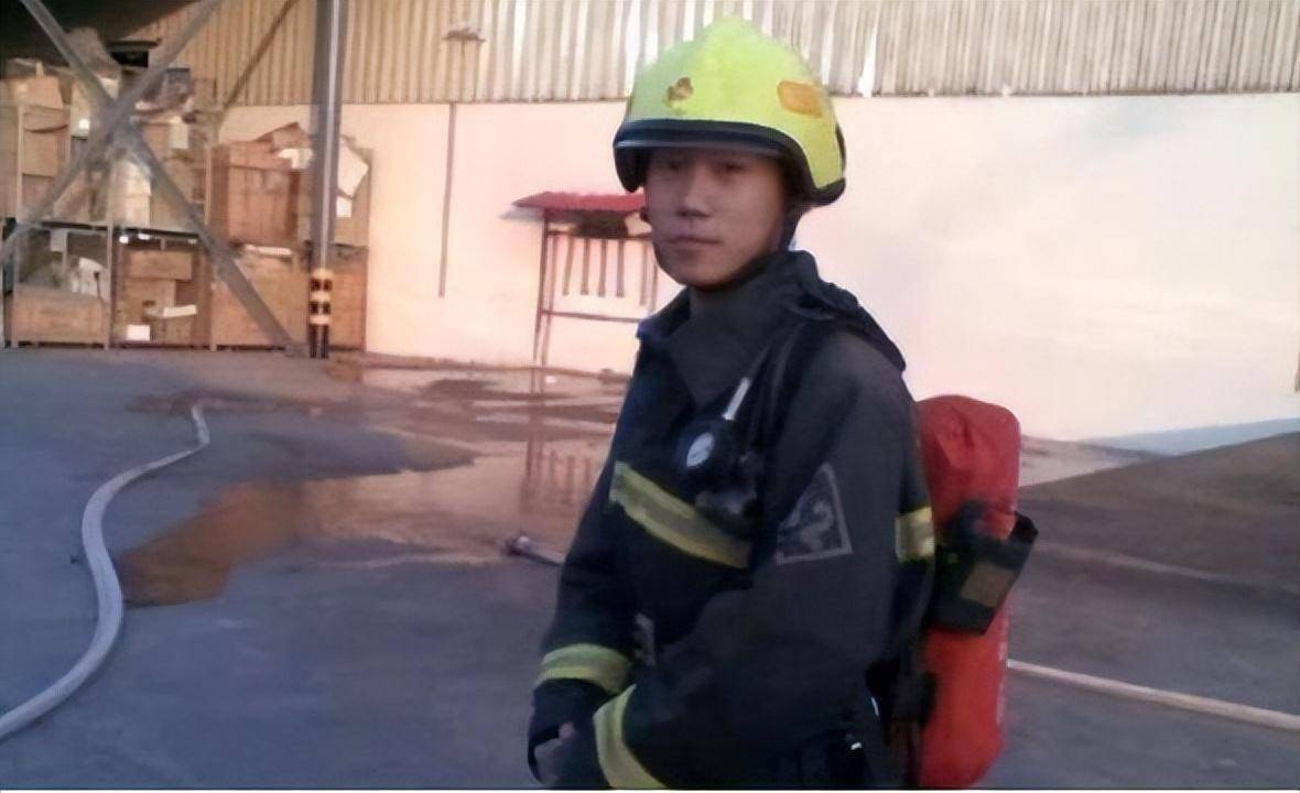 她是国家一级演员,因病去世千人含泪送别,23岁孙子更是国人骄傲