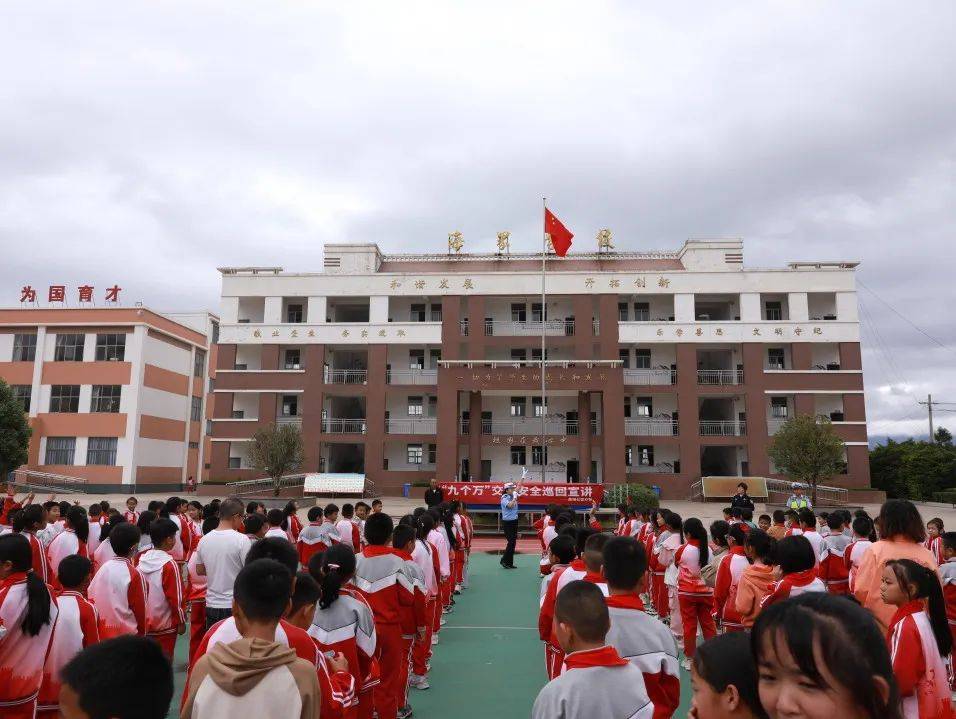 曲靖新生小学图片