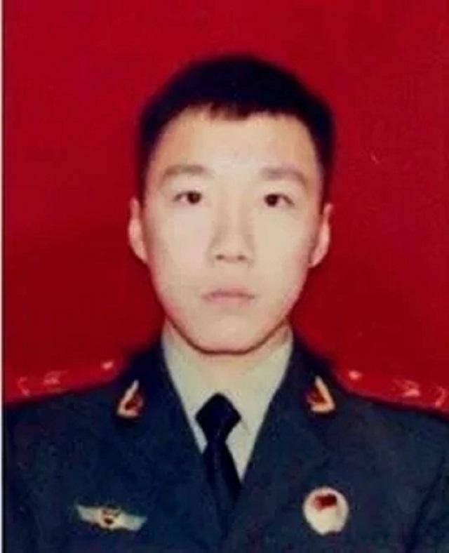 刘程是天津市消防队中一名战士,十几岁的时候入伍.