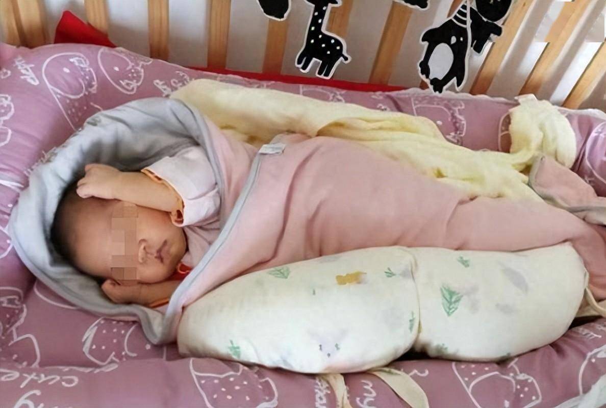 宝宝睡着后，年轻的宝妈出去放松了一下，当她回来时，宝宝永远地闭上了眼睛_妈妈_窗口_肖鑫。