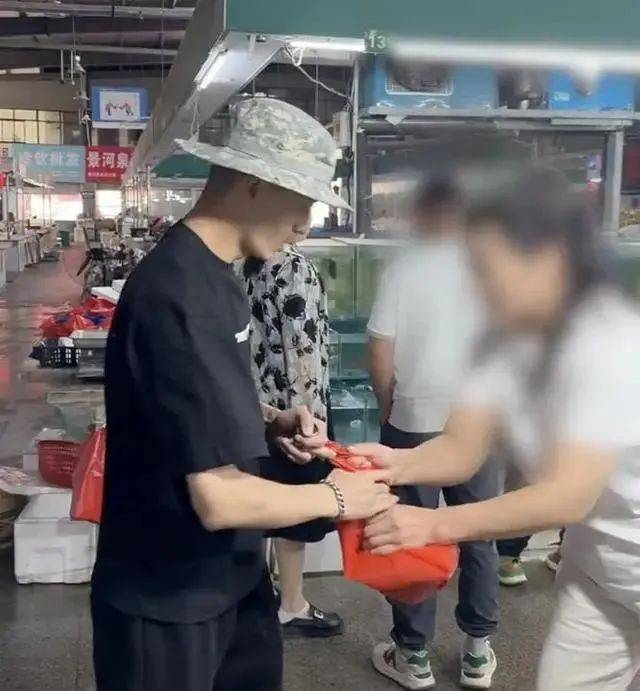 天津媒体评论:两地"鬼秤"事件如出一辙 乌烟瘴气需刮骨疗毒