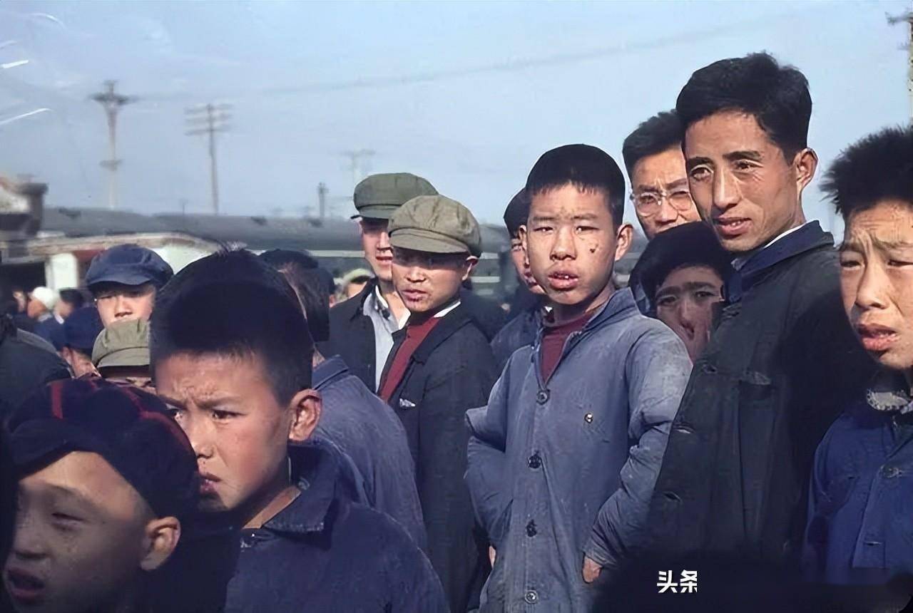 热血的岁月,16张60年代高清彩色老照片,图片14没人知道是什么