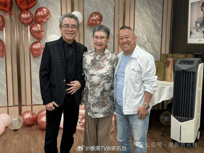 姜大卫李琳琳庆50周年金婚!囝囝女婿圈中好友齐到贺