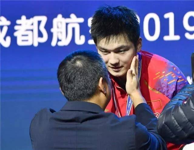 刘国梁昏招!巴黎奥运男单最终仍不给马龙,樊振东或给刘国梁挖坑