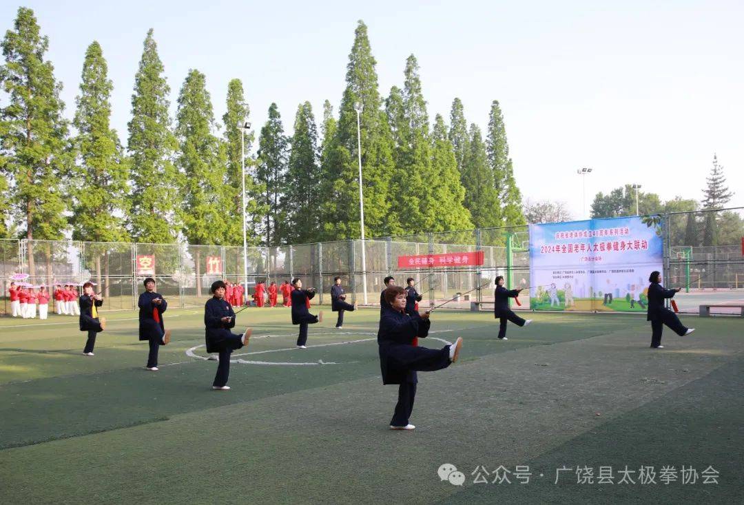 缠绕旋转,刚劲有力,乐安大厦站点展示的《陈氏26式太极拳》.