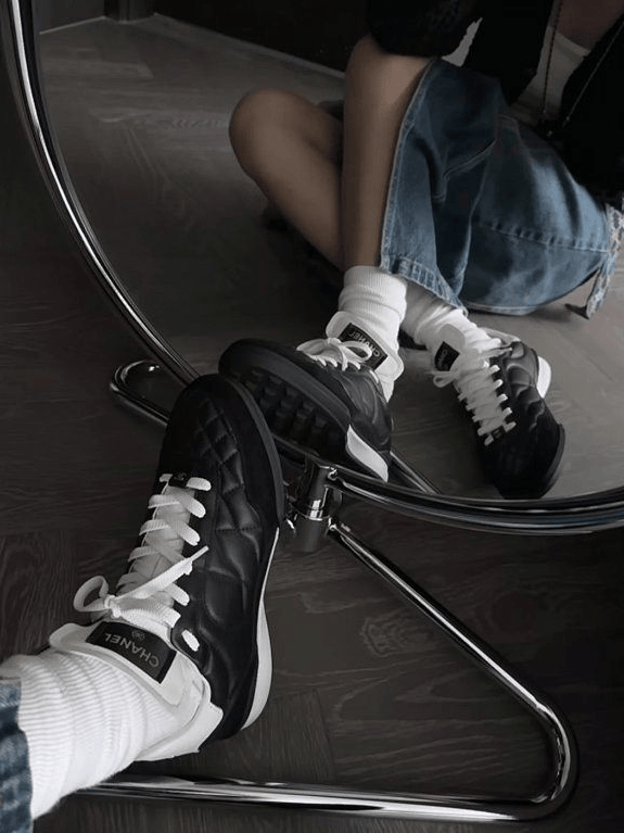 jennie同款搏击鞋,点燃了「去t头化」的薄底热潮.