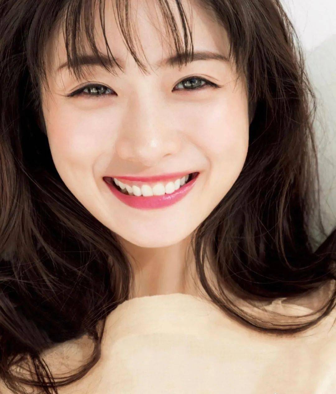 为什么有些女生不化妆也很好看?