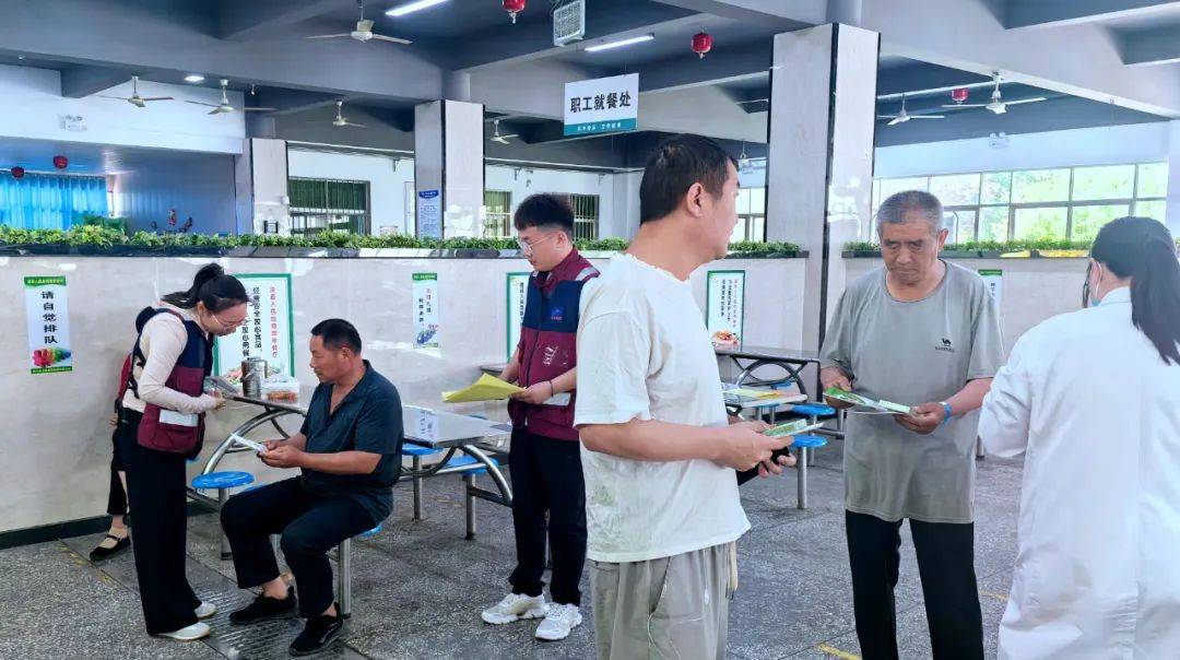 温县开展全民营养周暨中国学生营养日宣传活动