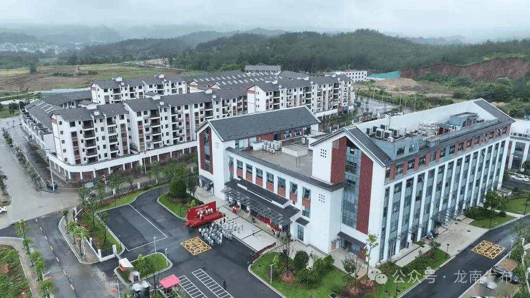 龙南市第七人民医院选址于杨村镇客家商贸城东北侧,占地面积24000平方