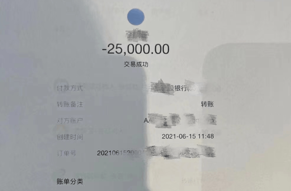 童某出借了一张银行卡。经查,三张涉案银行卡的流水就达到了70余万元。