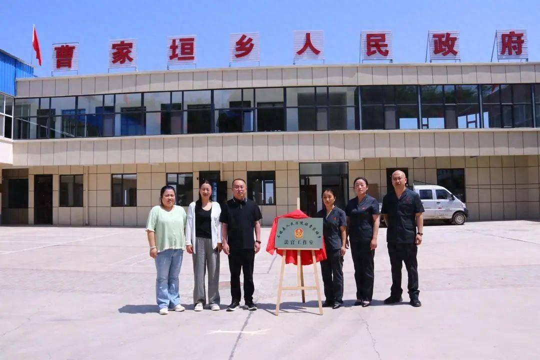 成员,副院长孟晋军,党组成员,立案庭庭长许亚丽共同为法官工作室揭牌