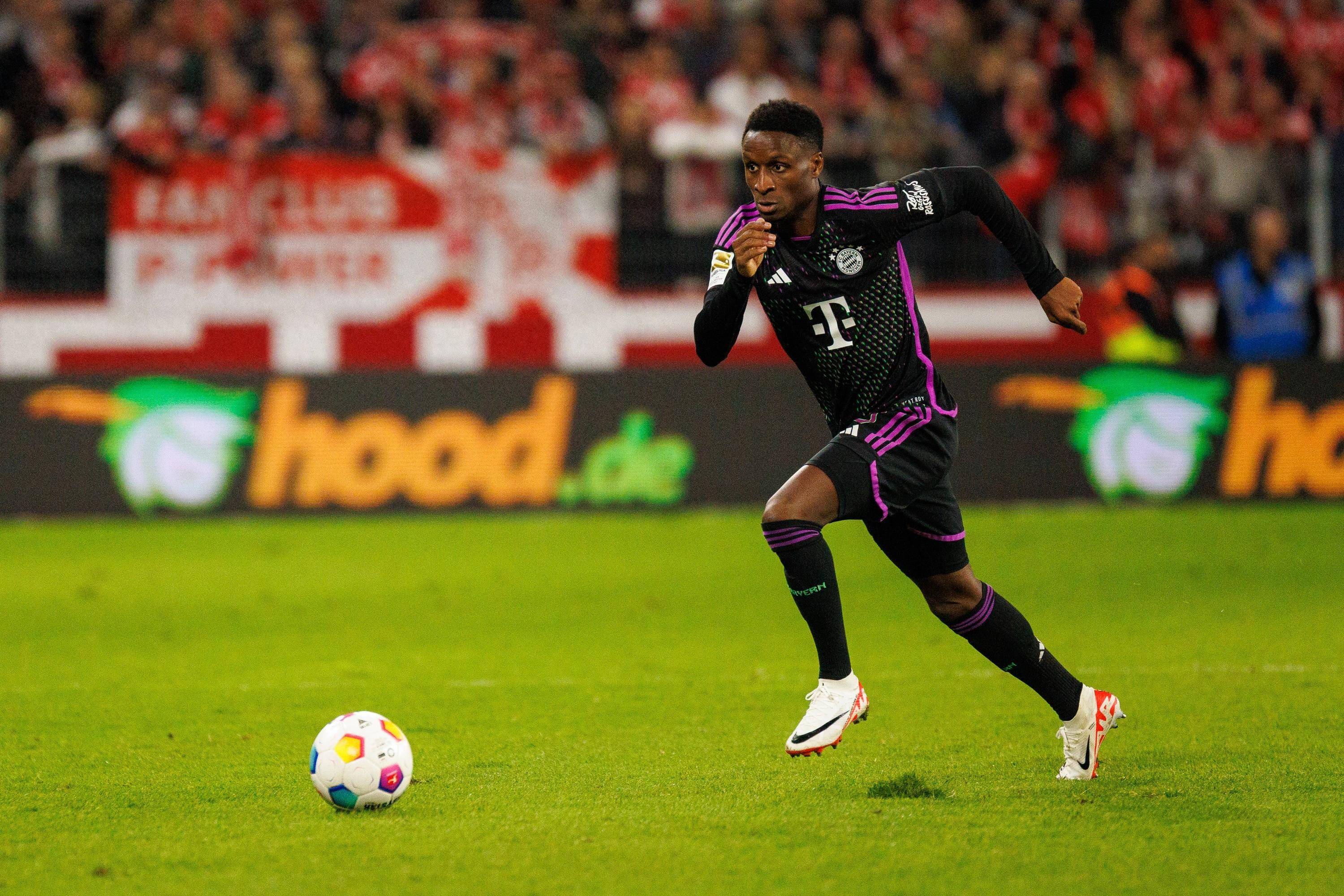 萨尔告别拜仁:很荣幸能成为这个大家庭一员,除了祝福还是祝福